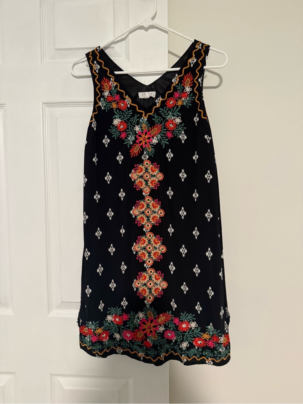 Nordstrom Black Sleeveless Embroidered Floral Shift Dress